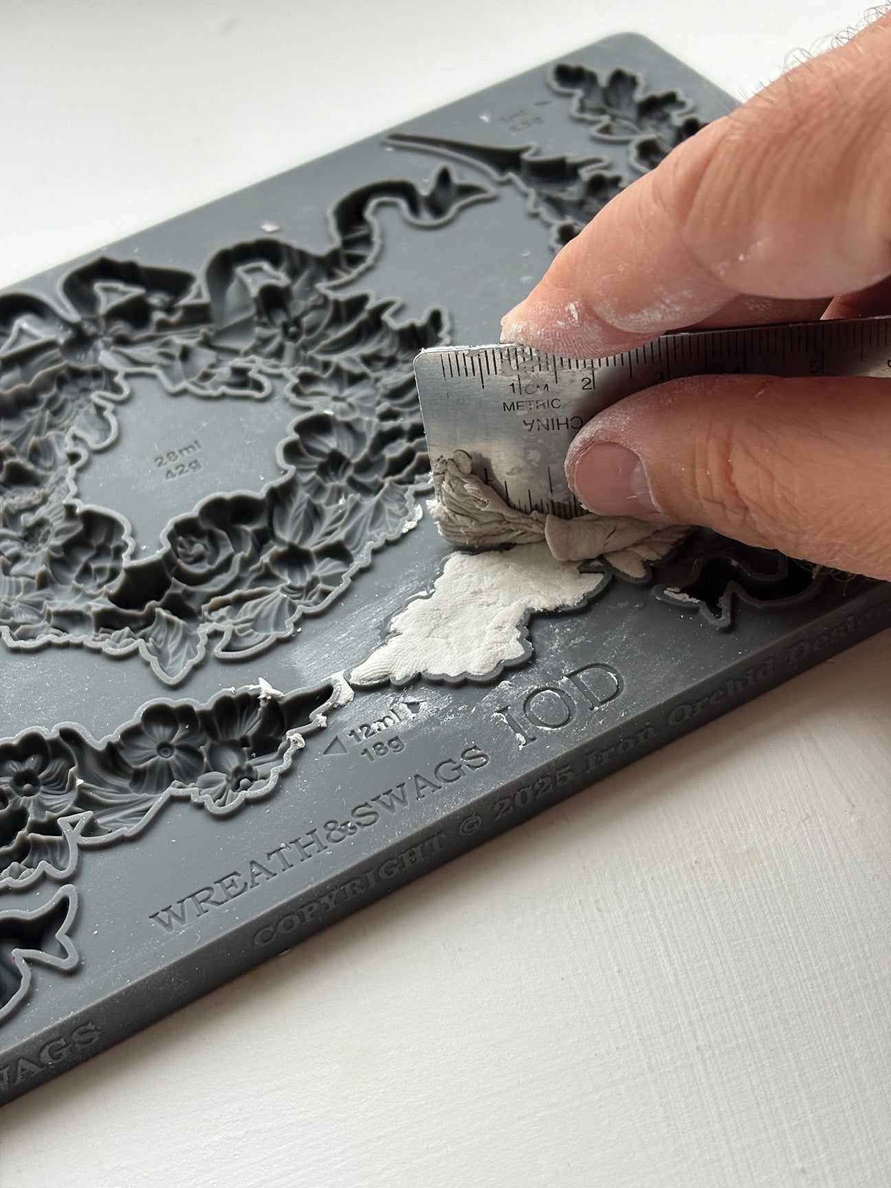 IOD Mould - Wreath & Swags 6x10