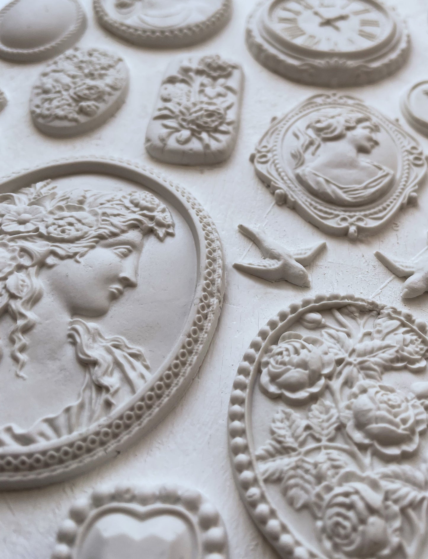 Cameo Mould IOD